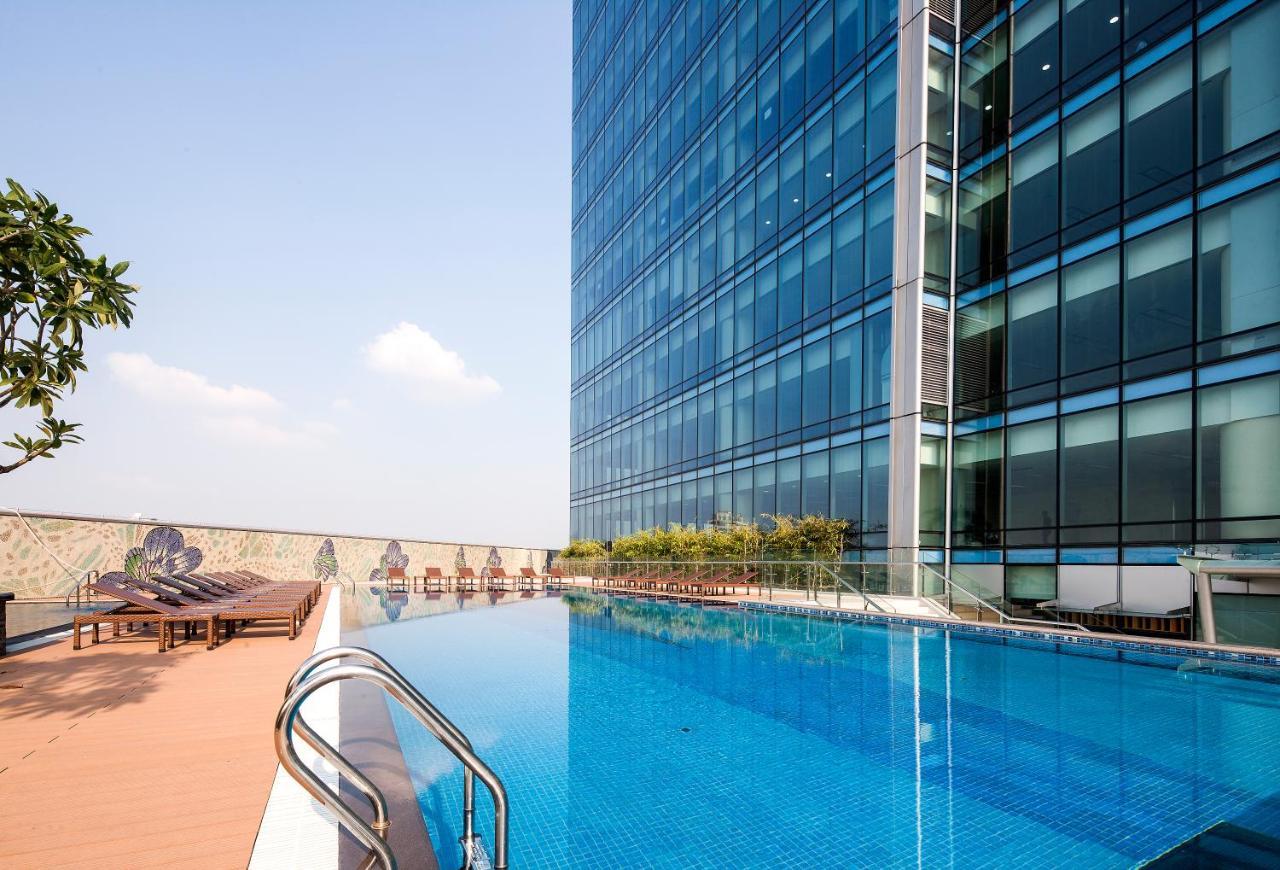 Lotte Hotel Hanoi Exterior foto The swimming pool at the 39th floor