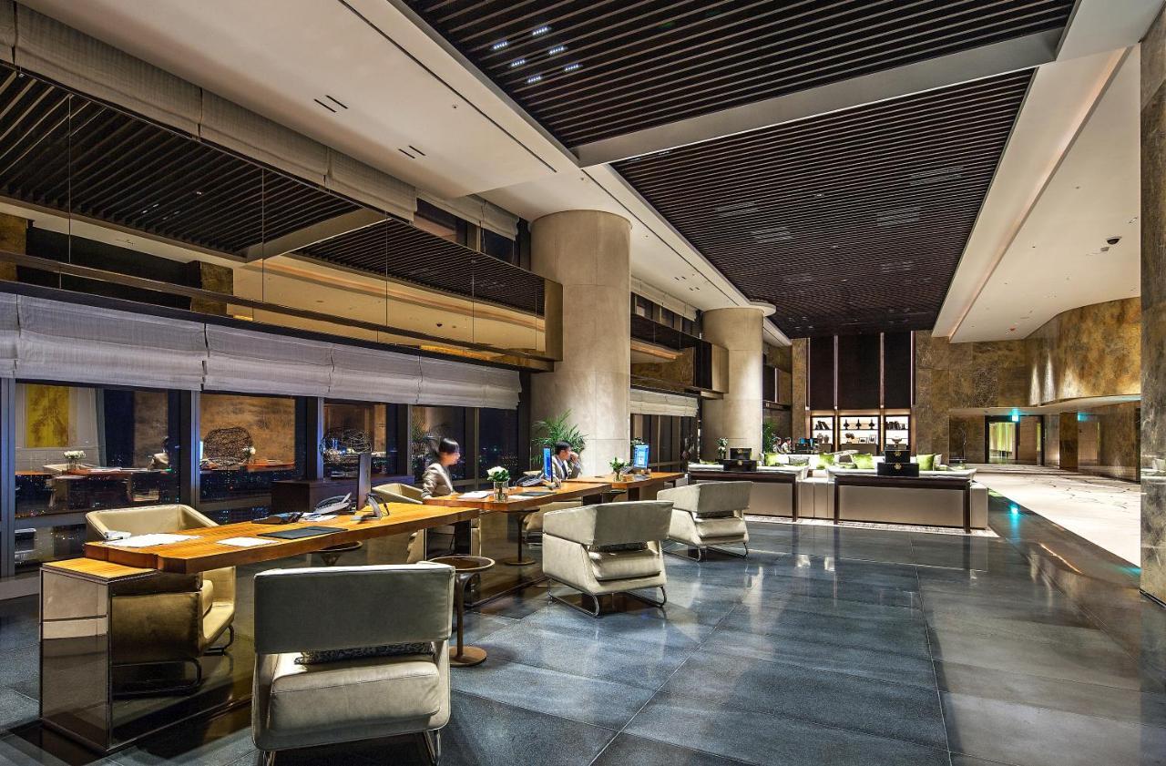 Lotte Hotel Hanoi Exterior foto The lounge at the airport